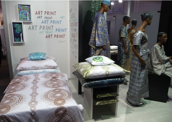 v pravé části expozice pak byl prezentován digitální ART PRINT, ukázka možností tisku na ložním prádle a africkém brokátu 